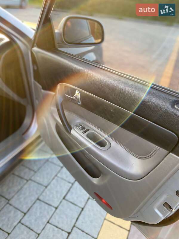 Седан Chevrolet Evanda 2005 в Стрые