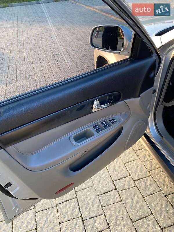 Седан Chevrolet Evanda 2005 в Стрые