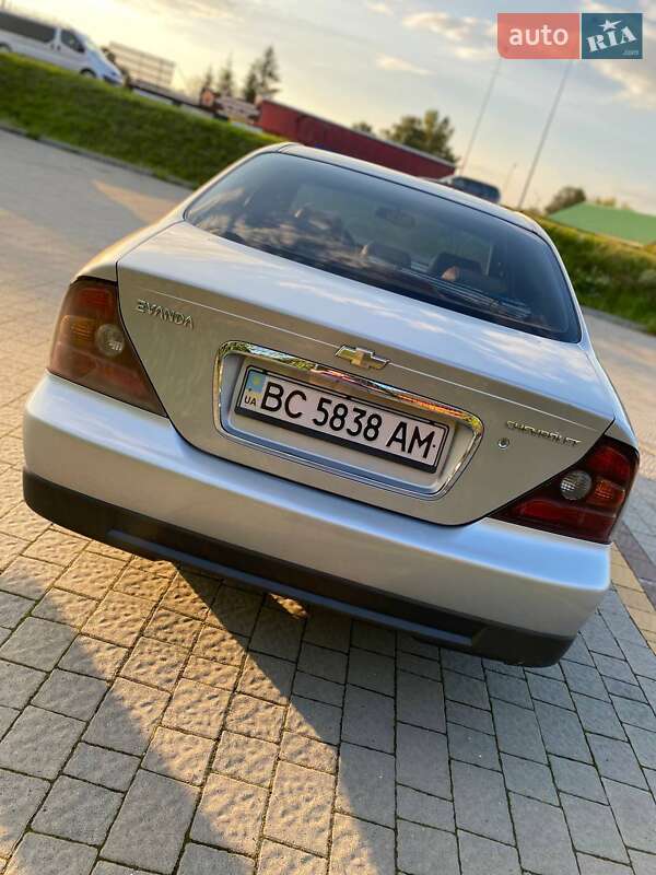 Седан Chevrolet Evanda 2005 в Стрые