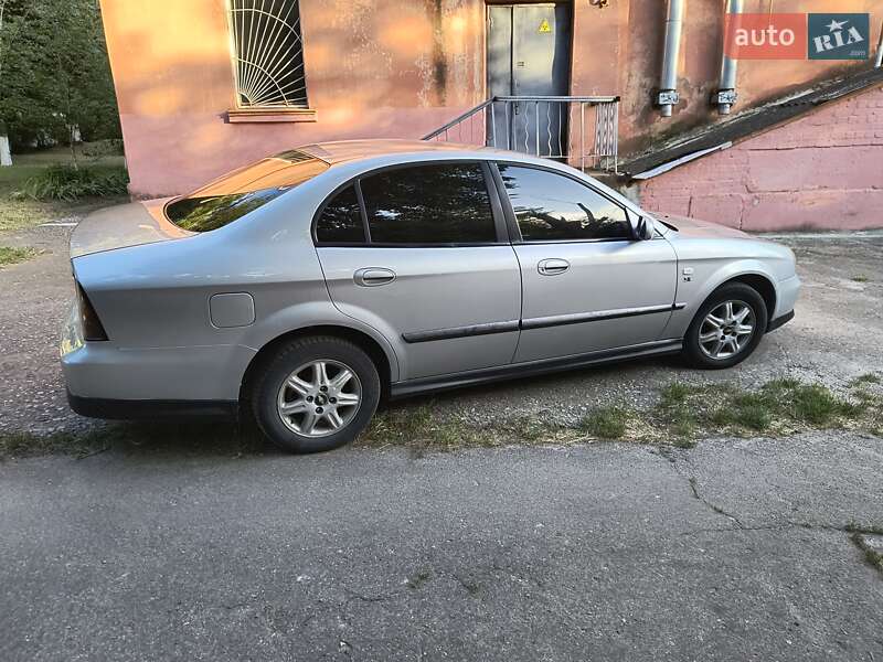 Седан Chevrolet Evanda 2005 в Марганце фото 4 Седан Chevrolet Evanda 2005 в Марганце