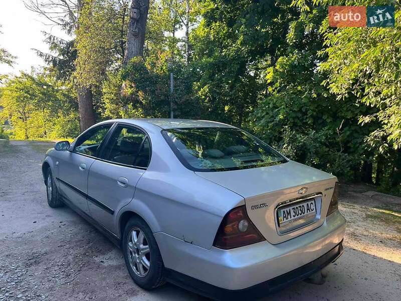 Седан Chevrolet Evanda 2005 в Житомире