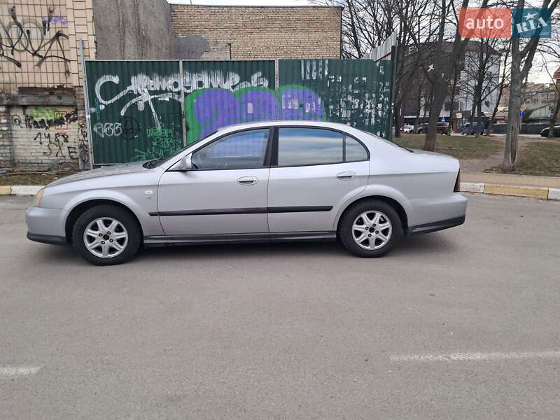 Седан Chevrolet Evanda 2006 в Ирпене