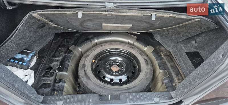 Седан Chevrolet Evanda 2005 в Дубно