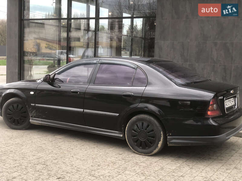 Седан Chevrolet Evanda 2005 в Ужгороді