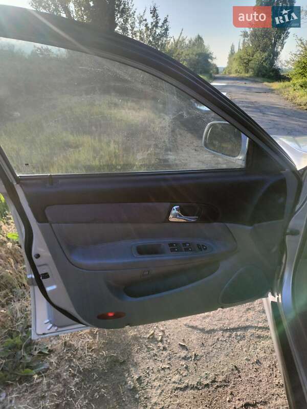 Седан Chevrolet Evanda 2005 в Александрие