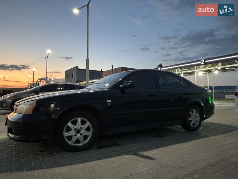 Седан Chevrolet Evanda 2005 в Киеве