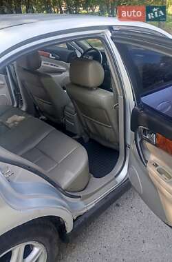 Седан Chevrolet Evanda 2005 в 