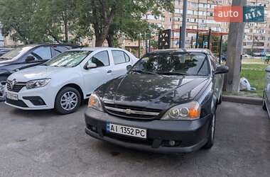 Седан Chevrolet Evanda 2005 в 