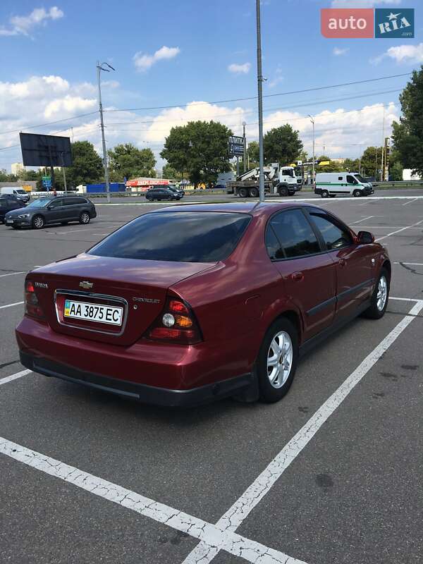 Седан Chevrolet Evanda 2005 в Киеве