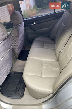 Седан Chevrolet Evanda 2005 в 