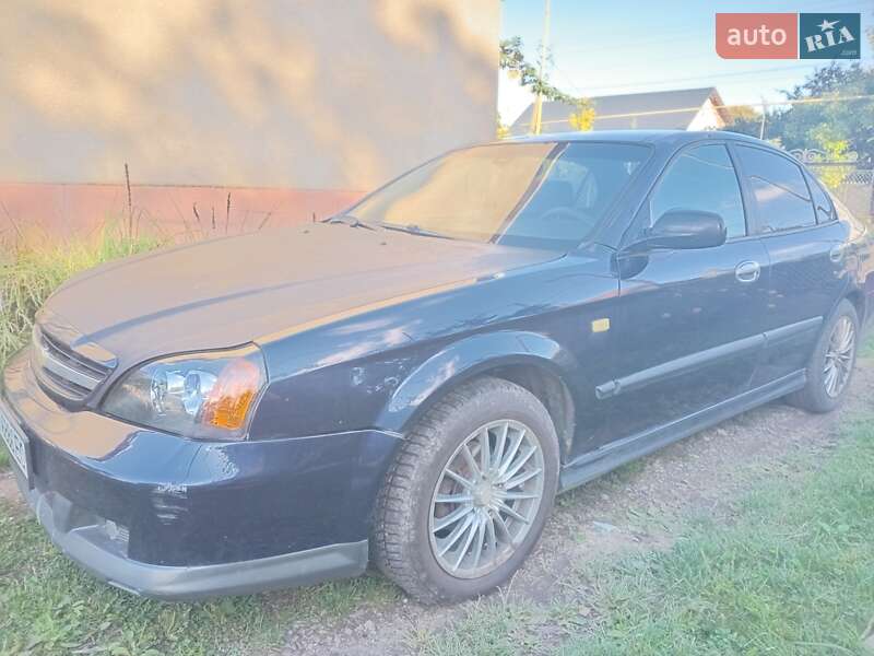 Седан Chevrolet Evanda 2005 в Ужгороде