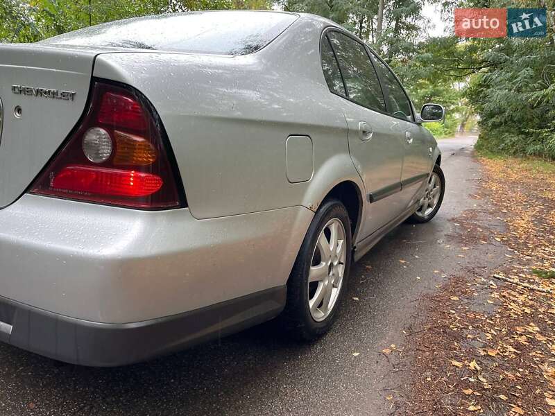 Седан Chevrolet Evanda 2005 в Чернигове