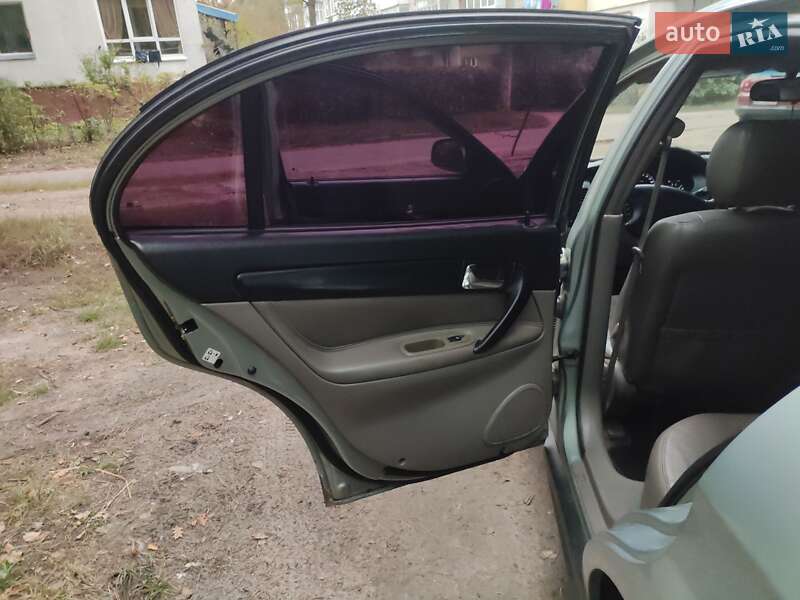 Седан Chevrolet Evanda 2004 в Житомире