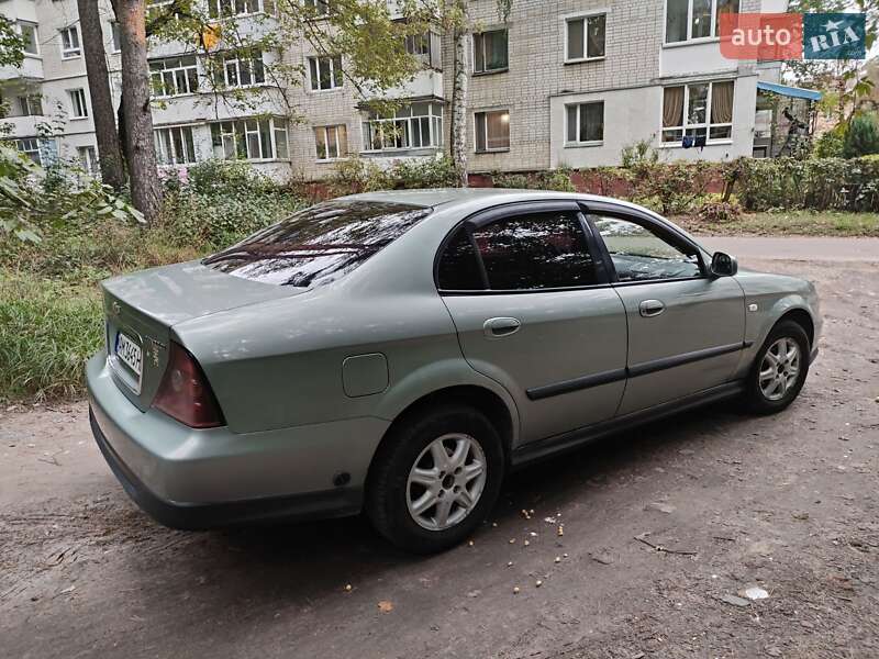 Седан Chevrolet Evanda 2004 в Житомире