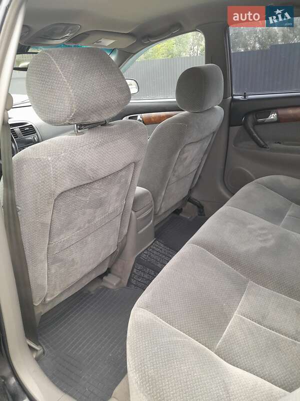 Седан Chevrolet Evanda 2005 в Хмельницком