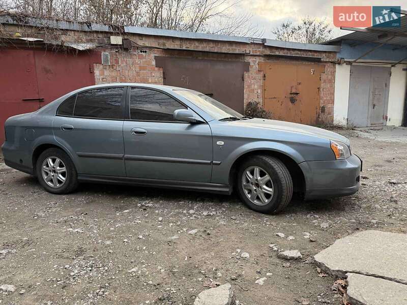 Седан Chevrolet Evanda 2005 в Дніпрі