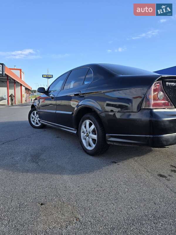 Седан Chevrolet Evanda 2005 в Виннице