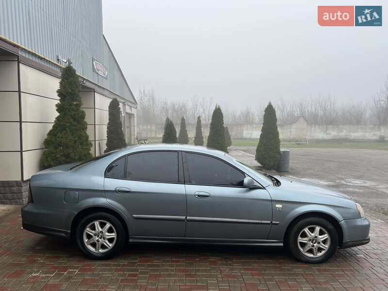 Седан Chevrolet Evanda 2004 в Лозовой