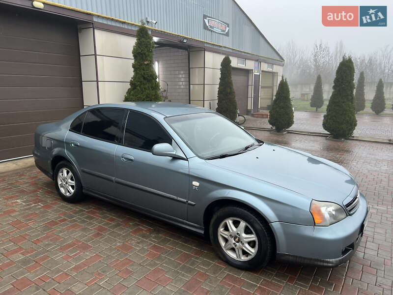 Седан Chevrolet Evanda 2004 в Лозовой