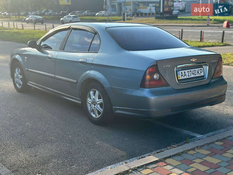 Седан Chevrolet Evanda 2005 в Киеве