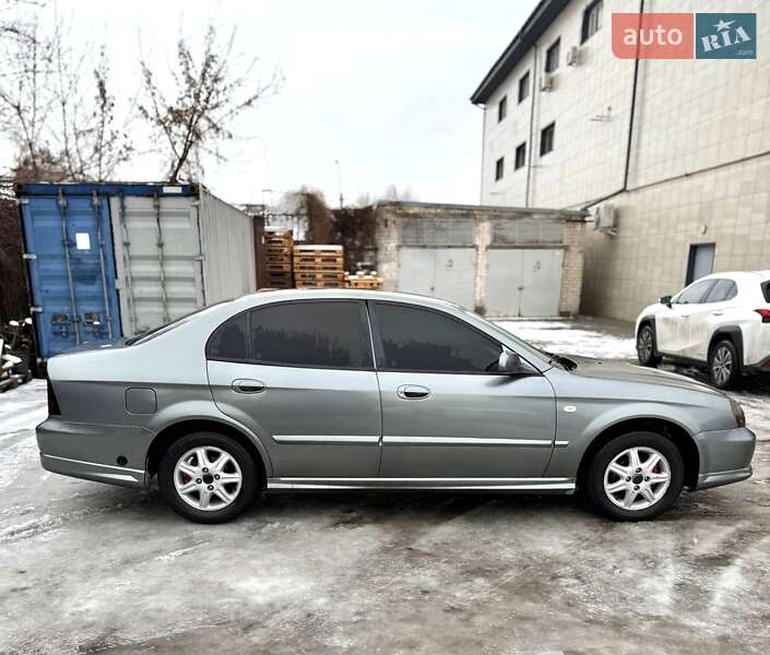Седан Chevrolet Evanda 2005 в Павлограде