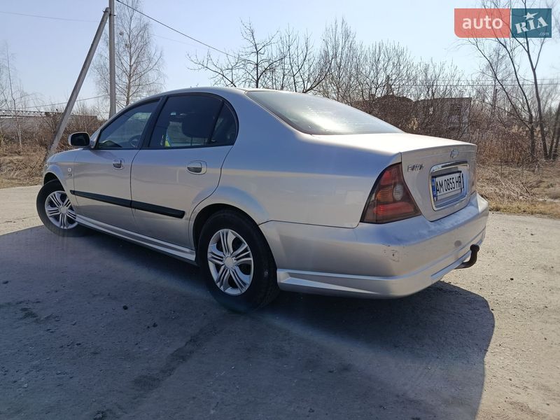 Седан Chevrolet Evanda 2006 в Нетешине