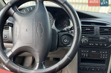 Седан Chevrolet Evanda 2005 в Кривому Розі