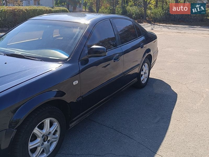 Седан Chevrolet Evanda 2005 в Каневе