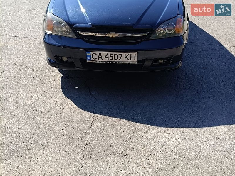 Седан Chevrolet Evanda 2005 в Каневе