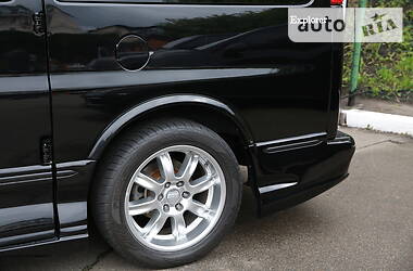 Минивэн Chevrolet Express 2010 в 