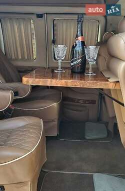 Минивэн Chevrolet Express 2011 в 