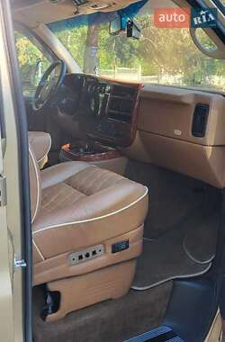Минивэн Chevrolet Express 2011 в 