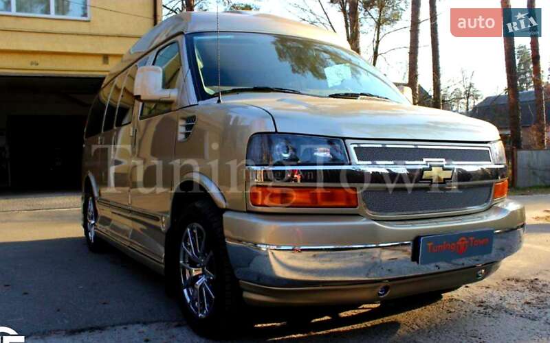 Минивэн Chevrolet Express 2011 в 
