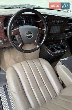Минивэн Chevrolet Express 2013 в 