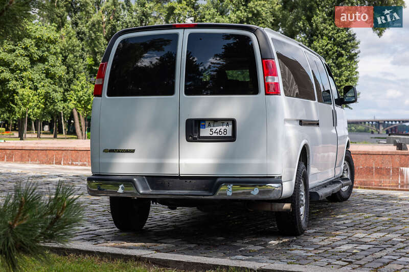 Минивэн Chevrolet Express 2018 в Киеве фото 15 Минивэн Chevrolet Express 2018 в Киеве