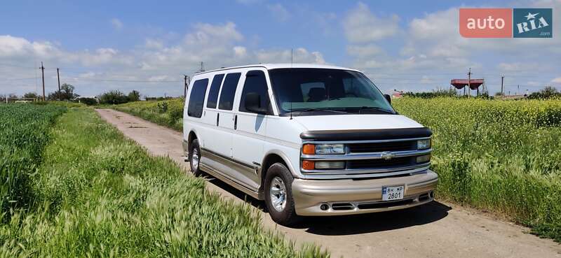 Минивэн Chevrolet Express 2002 в Одессе фото Минивэн Chevrolet Express 2002 в Одессе