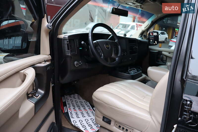 Мінівен Chevrolet Express 2014 в Львові