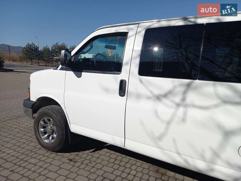 Мінівен Chevrolet Express 2017 в Долині