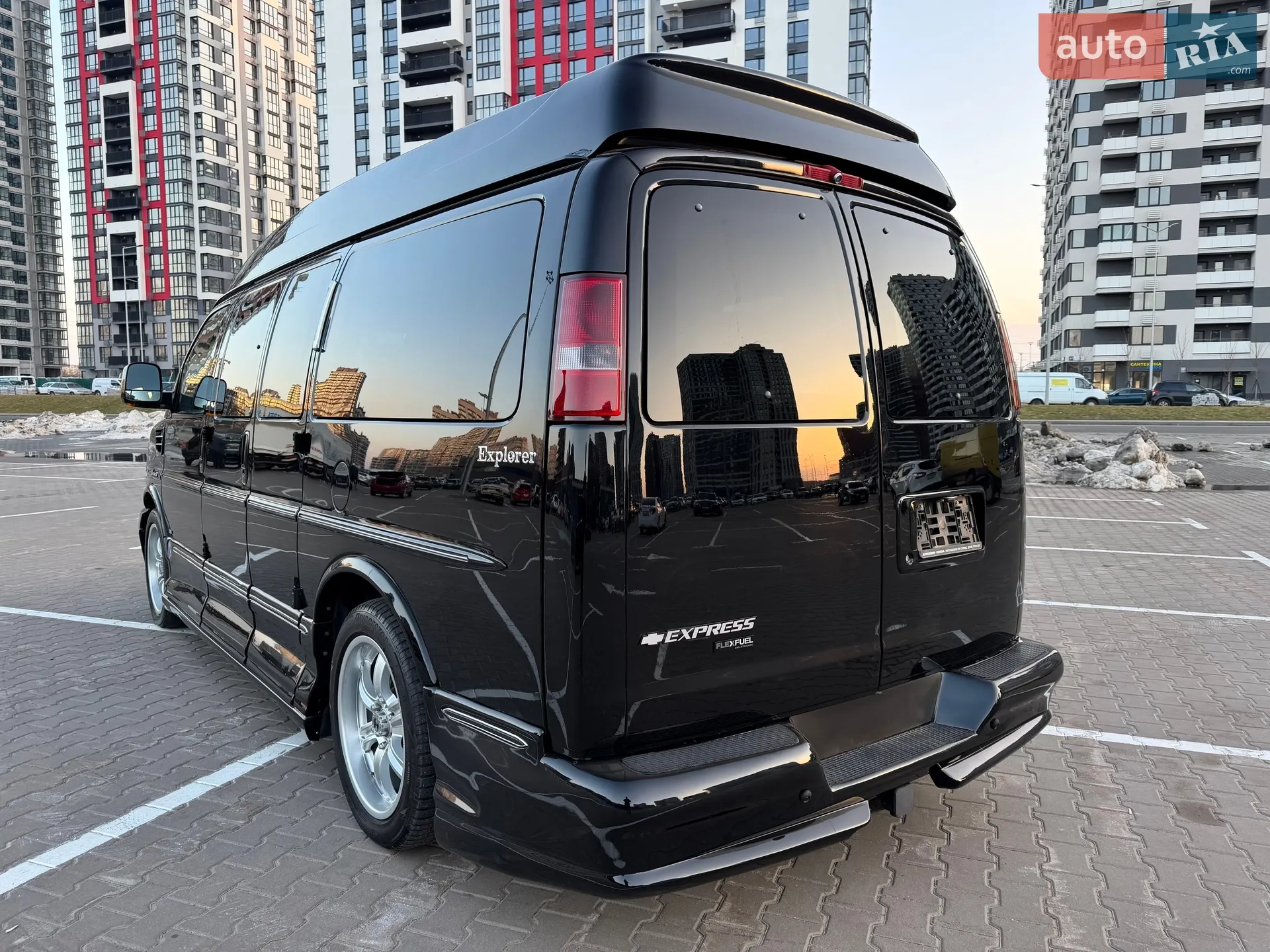 2010 Chevrolet Express - мініатюра 9