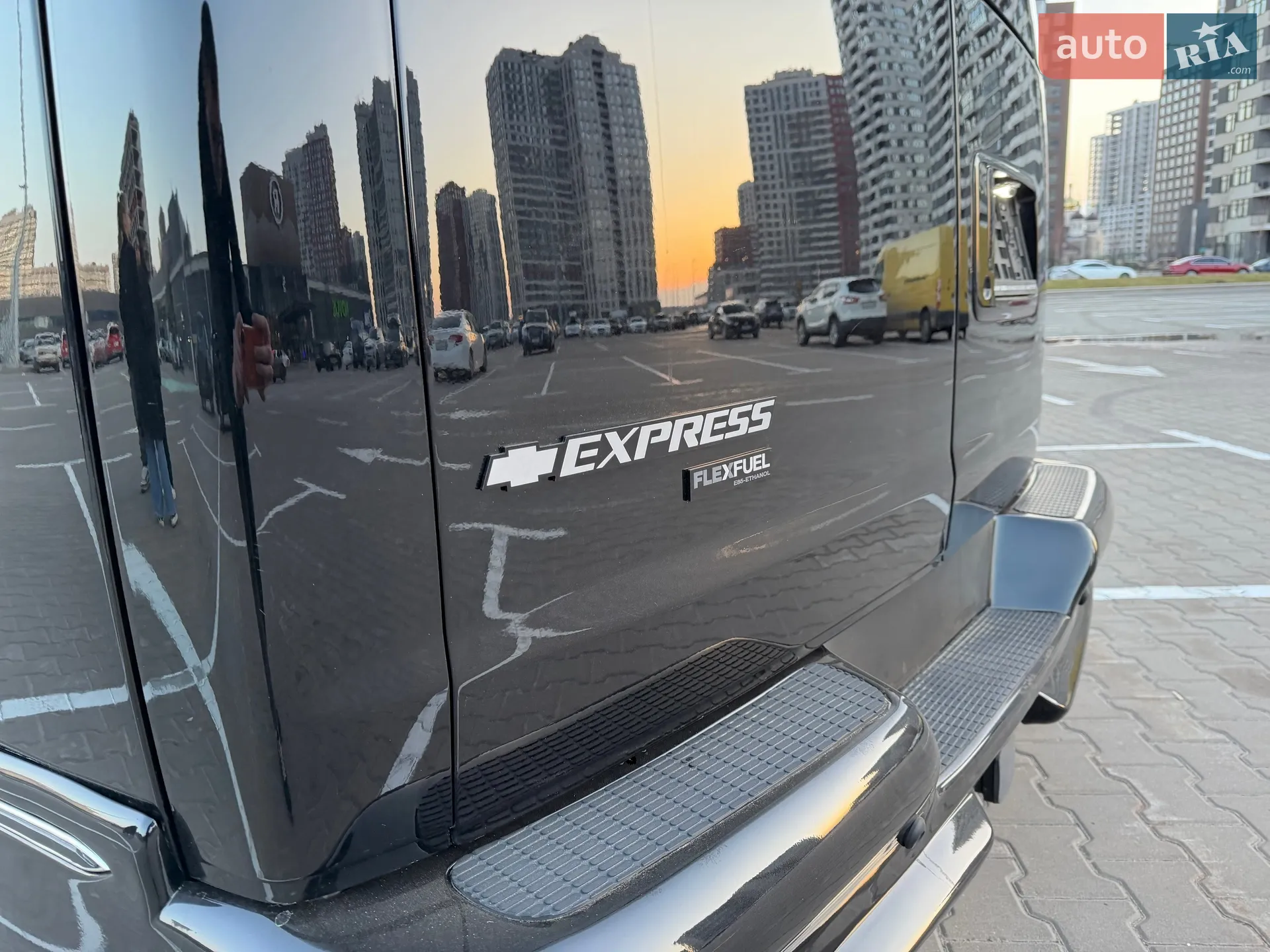 2010 Chevrolet Express - мініатюра 19