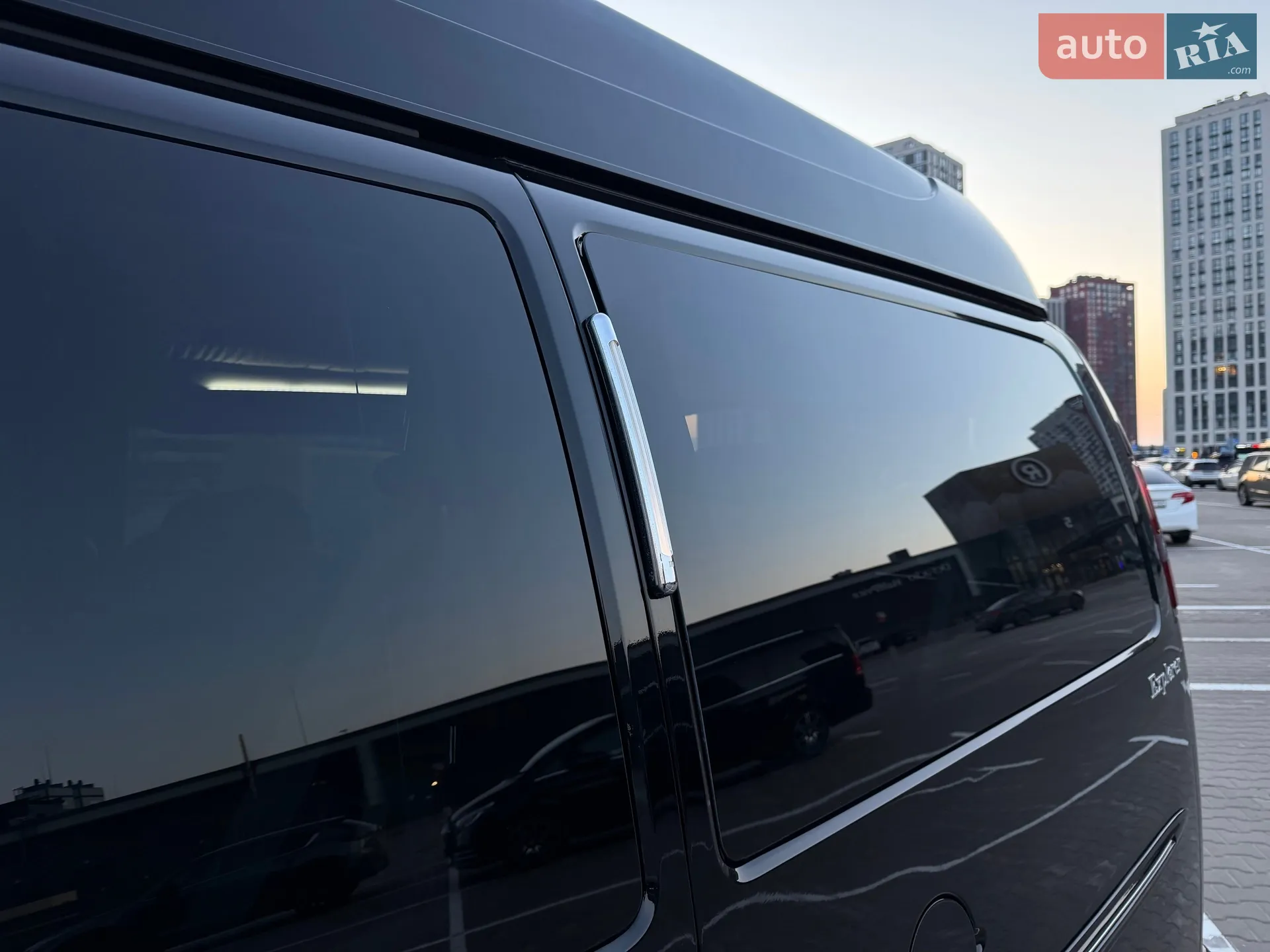 2010 Chevrolet Express - мініатюра 25
