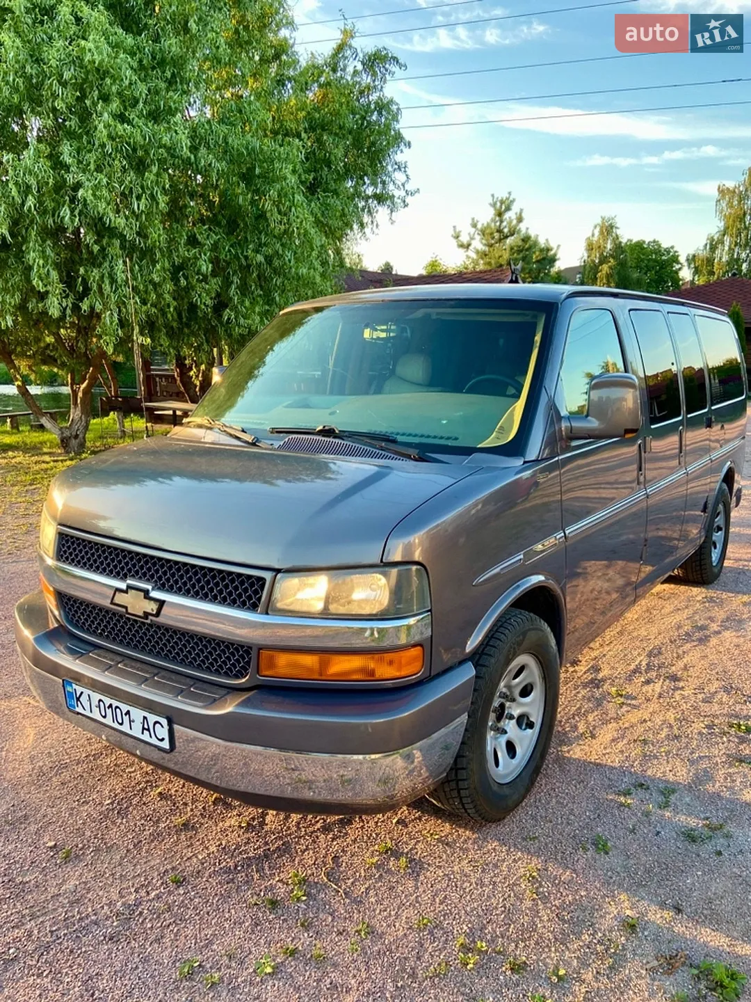 2010 Chevrolet Express - фото 1