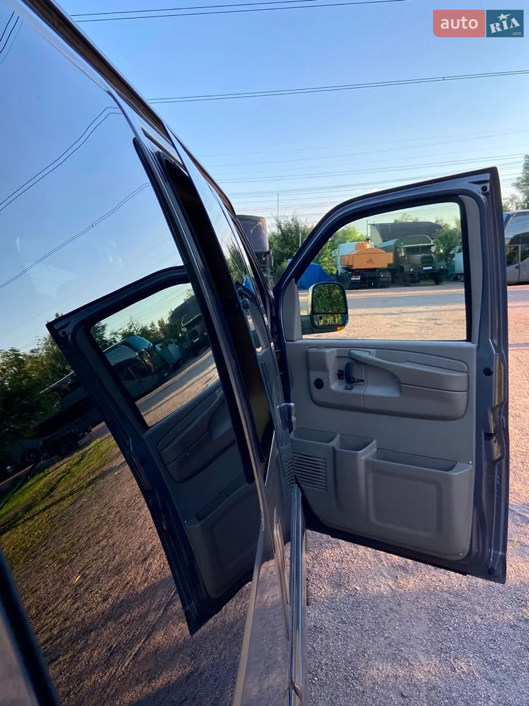 2010 Chevrolet Express - мініатюра 25