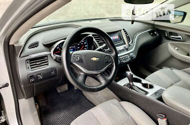 Седан Chevrolet Impala 2016 в Новояворовске