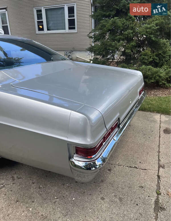 Купе Chevrolet Impala 1966 в Львові