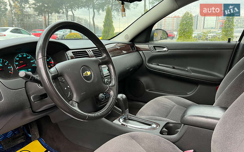 Седан Chevrolet Impala 2013 в Львові
