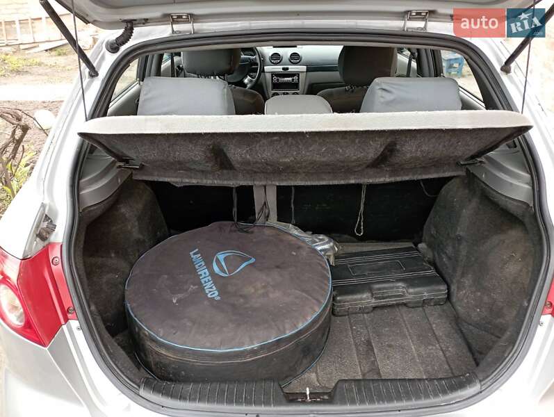 Хетчбек Chevrolet Lacetti 2004 в Кропивницькому