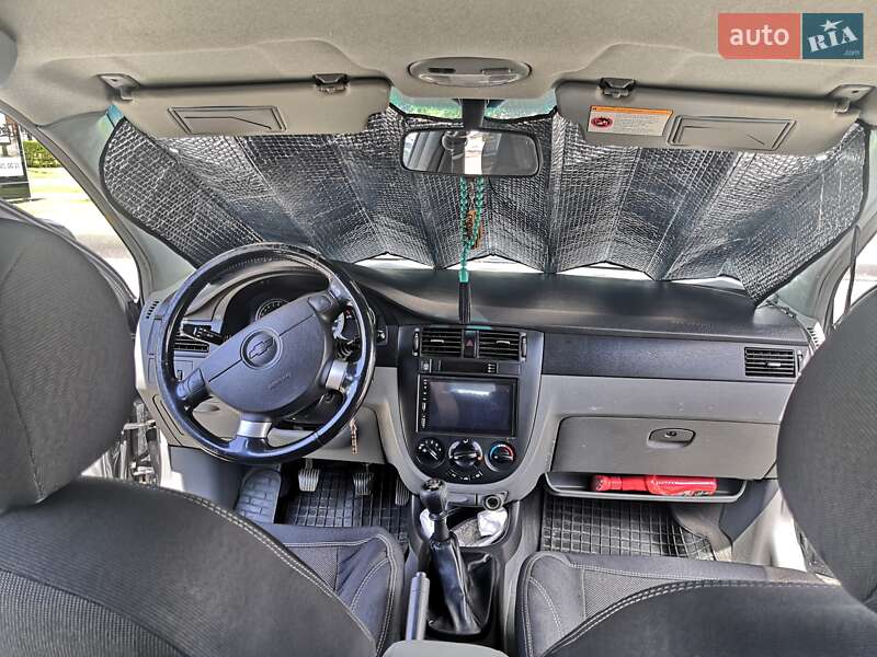 Седан Chevrolet Lacetti 2005 в Львове
