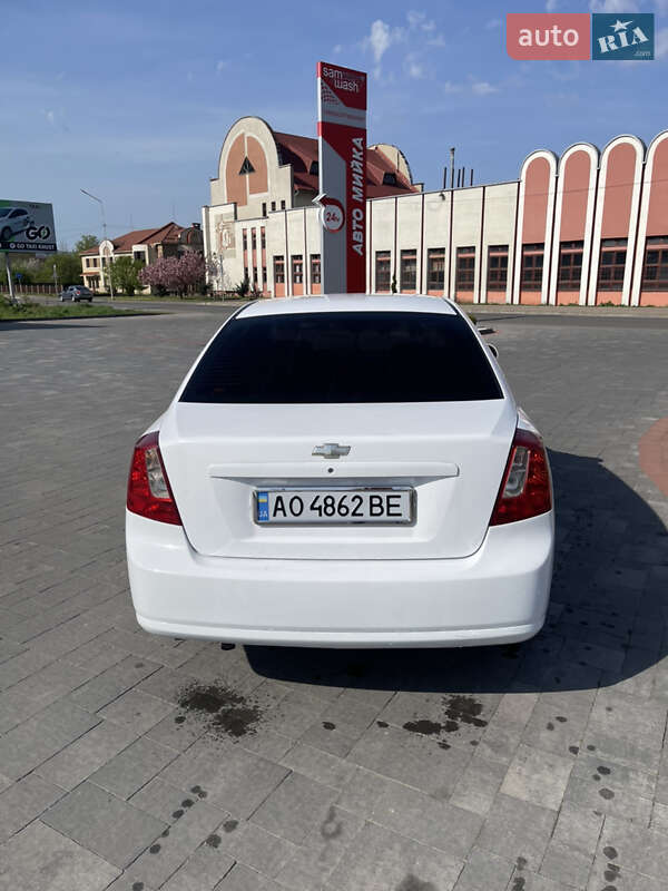 Седан Chevrolet Lacetti 2012 в Хусті