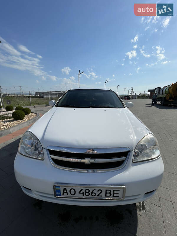 Седан Chevrolet Lacetti 2012 в Хусті